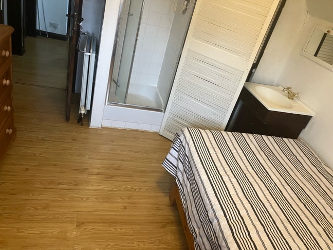 Double furnished rooms with en-suite  Main Photo