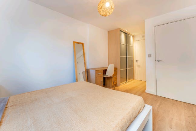 Shoreditch*Extra Large Modern Ensuite Main Photo