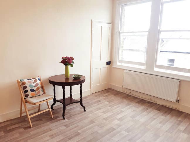 Studio flat with a private separate kitchen  Main Photo