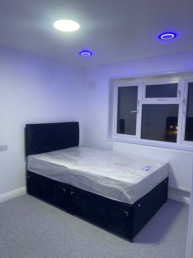 Two single rooms with private bathroom Main Photo