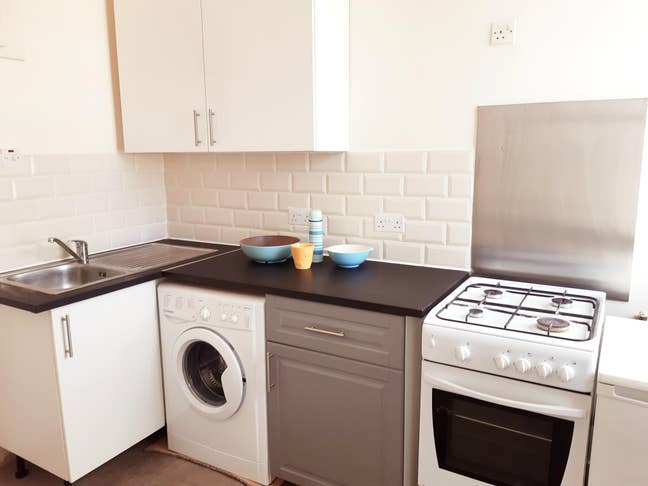 Studio flat with a private separate kitchen  Main Photo