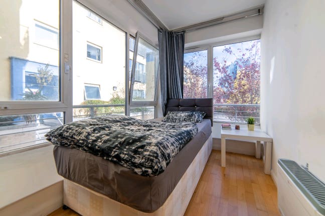 Westferry/Canary Wharf*Bright Single*January  Main Photo