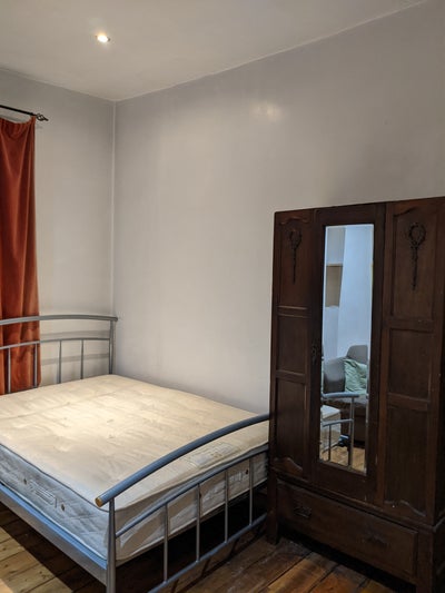 Large room in victorian flat on Victoria park E9 5 Main Photo