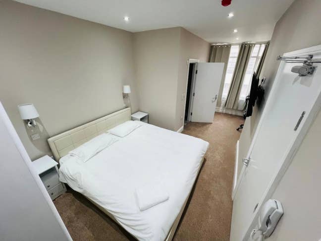 Ensuite Furnished Rooms in Central Location Main Photo