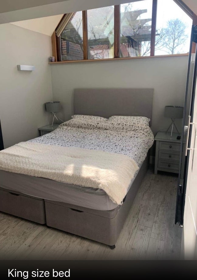 Stunning studio annexe king bed, Godalming  Main Photo
