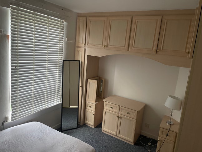 1 Double Room available in Maryhill (female only) Main Photo