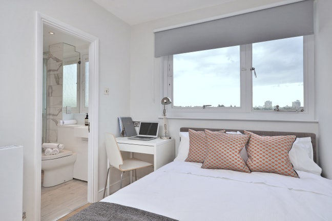 Bright Ensuite Bedroom Close to Battersea Park Main Photo