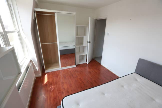 Bright DOUBLE room between Fulham & Parsons Green Main Photo