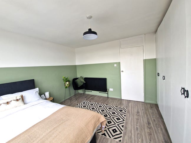 Large Double Room All Bills Included Main Photo