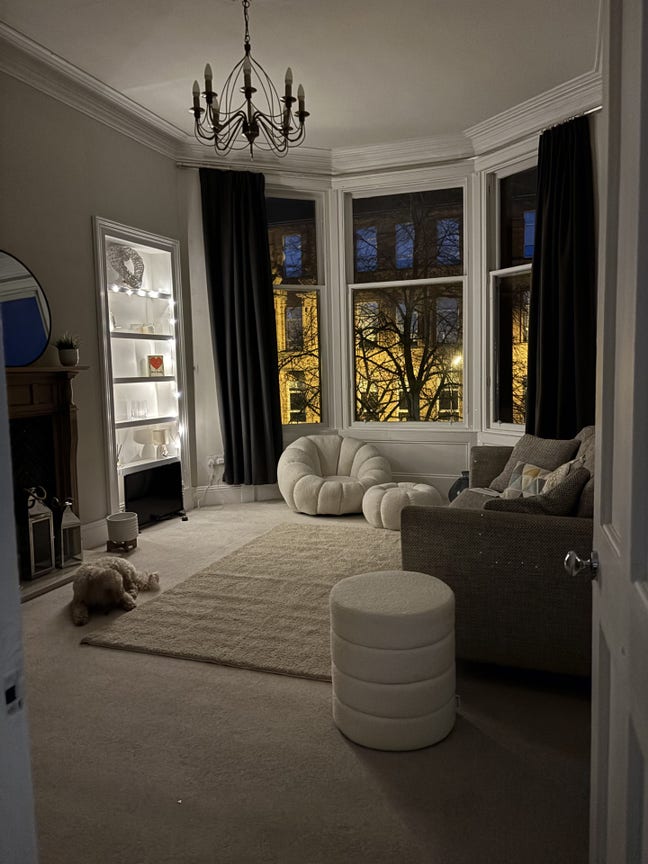 Beautiful West End Flat - Large Double Room Main Photo