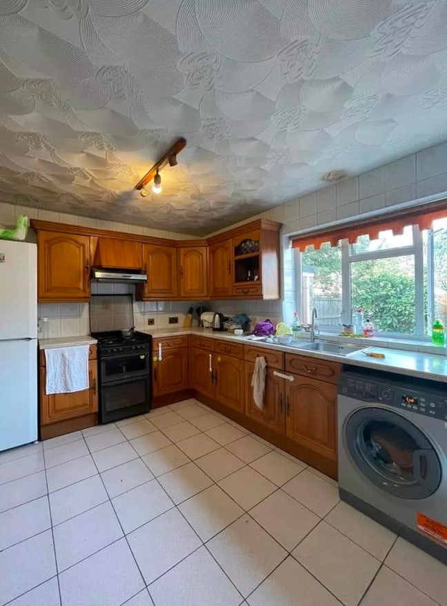 Bed space for a boy - 1G3 area near station  Main Photo