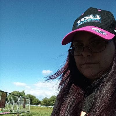 36 year old Female seeks a single or double room Main Photo