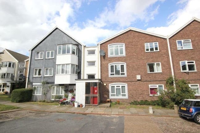 2 Bedroom TOP 2nd floor flat Main Photo