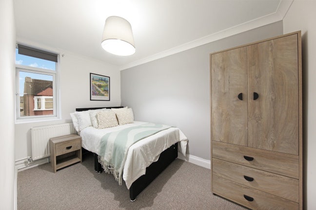 ⭐️BRAND-NEW Modern home mins from elizebeth Line Main Photo