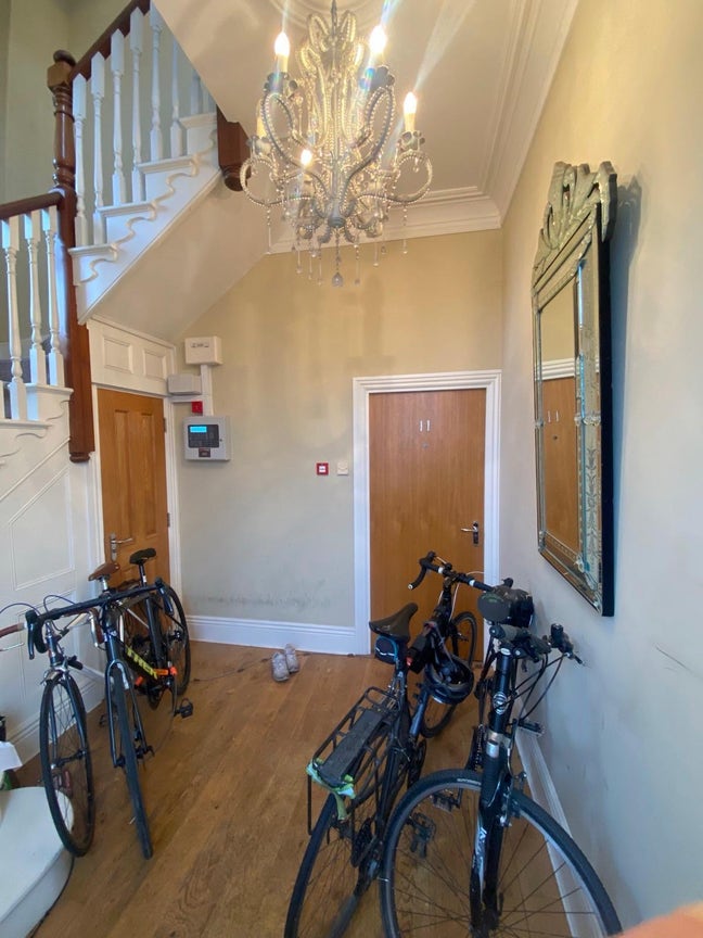 Beautiful room available now in Sharrow Main Photo