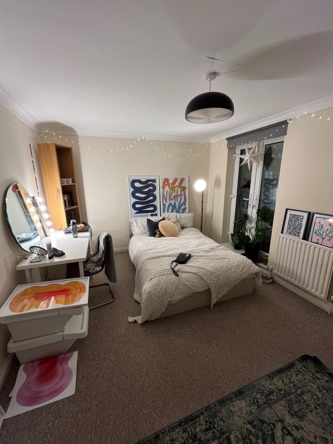 Hackney Wick Room in a Four Bed House  Main Photo