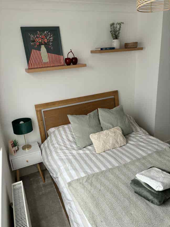 Double room available in a family home  Main Photo