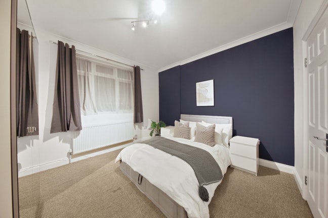 🎉Very Spacious 3 bed flat in quite area🏡 Main Photo