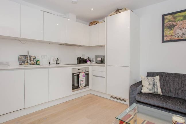 Cosy Double Room in a Stylish Westferry Flat Main Photo