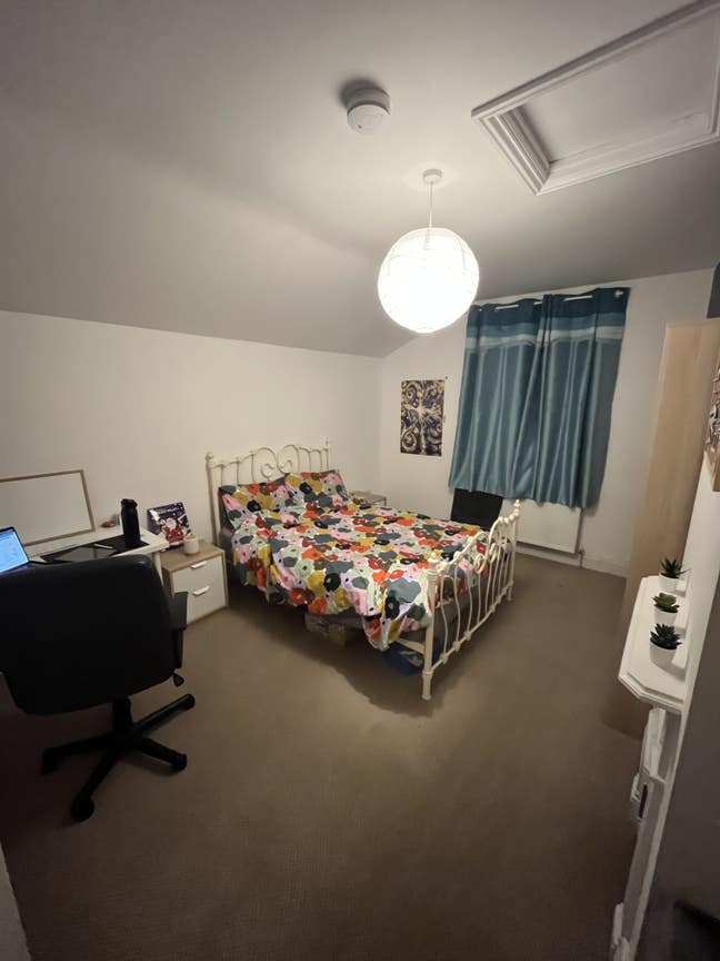 En suite double room to let in 5 bed house share Main Photo