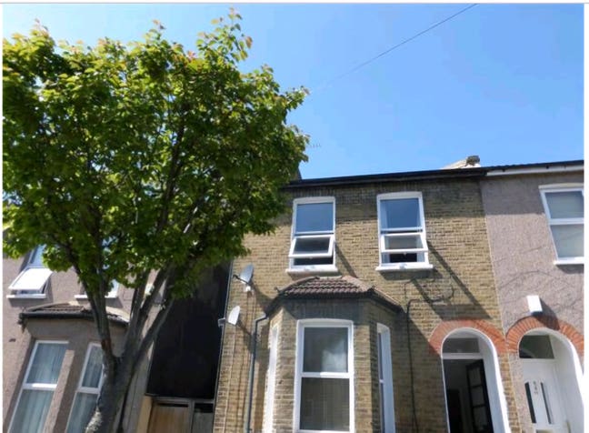 New refurbished 1 bed w. garden - Move before Xmas Main Photo