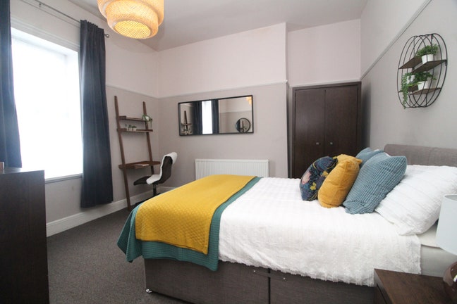 Large, Beautiful en-suite Broomhill S10 Main Photo