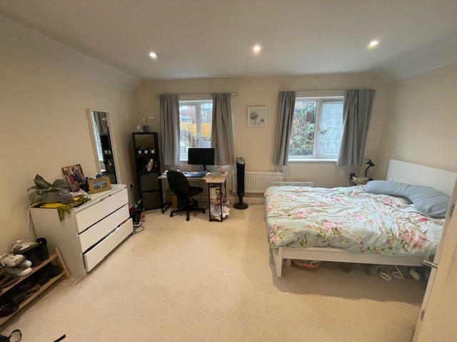 Ensuite, furnished, double room to rent in Reading Main Photo