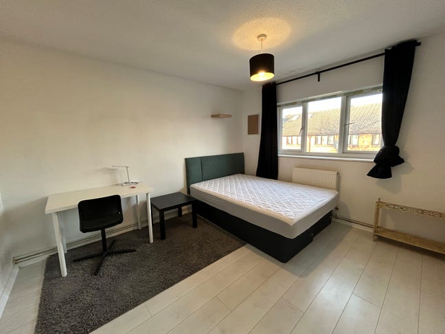 Lovely double bedroom - Canary Wharf area Main Photo