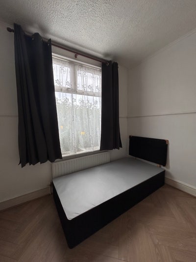 Single Room available Main Photo