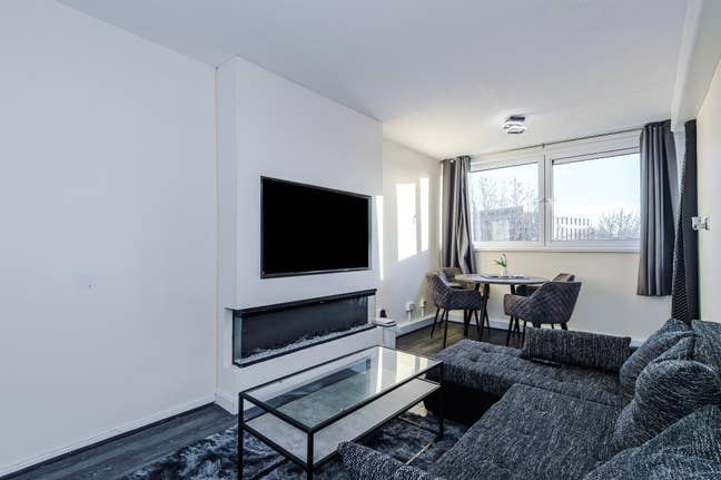 Central 1BR - Walk to Uni, Hospital & City Centre Main Photo