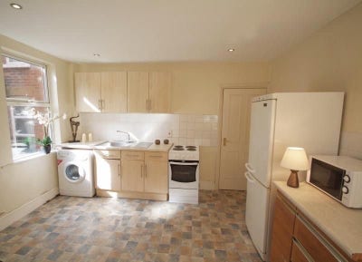 73Burlington Road Housemate Ad Main Photo