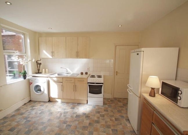 73Burlington Road Housemate Ad Main Photo