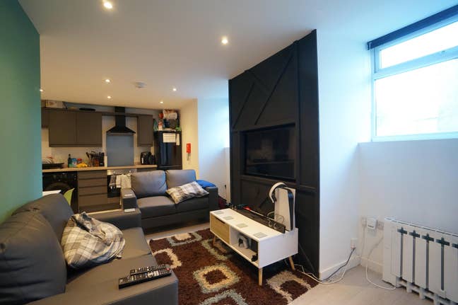 2 double bedroom- 2 floor house (52 week) Main Photo