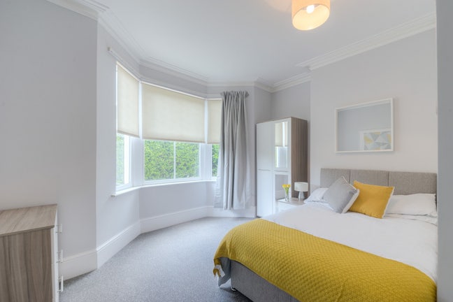 En-Suite Double Bedroom Available Now Main Photo