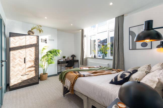 Brand New Rooms | Bills Inc | Central Location  Main Photo