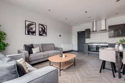 Houseshare opposite Lark Lane!! Main Photo