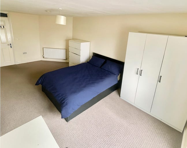 ✨ 1 min from Shadwell DLR | Bank | Couples Welcome Main Photo