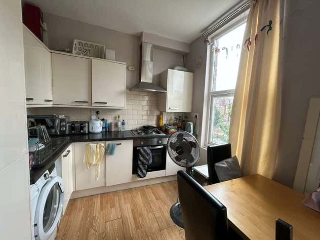 Room in 2 Bed Zone 2 Finsbury Park  Main Photo