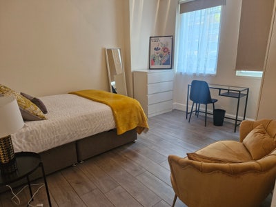 Lovely Double Room /Garden Flat / Superb area Main Photo