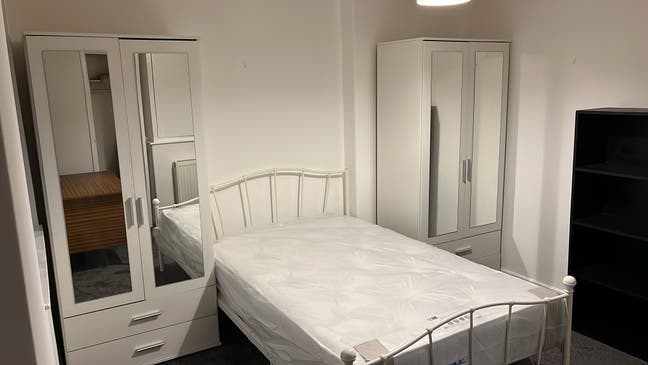  Room in Garden Ave,  £650, Available Now Main Photo