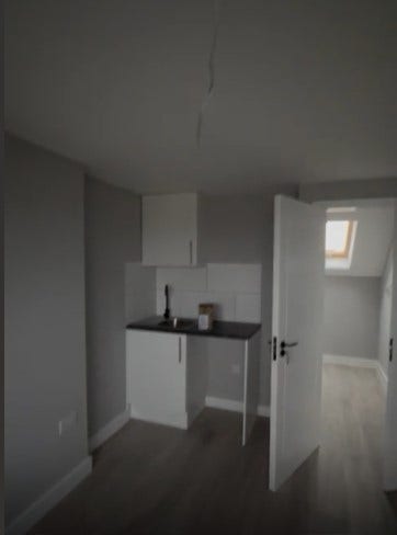 Spacious Studio Rooms – York Road, Northwood HA6 Main Photo