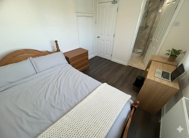 Double En-Suite Room Available in CB1 (46aCR5) Main Photo