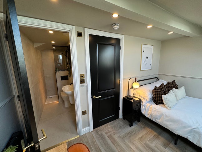 🔥 Studio -All Bills Included Kitchenette/En-Suite Main Photo