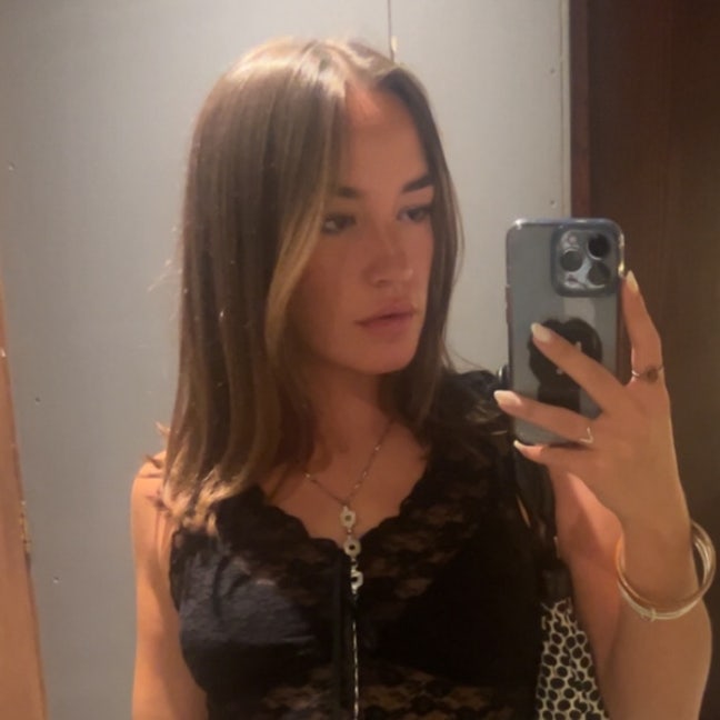 looking for housemates, female 23 Main Photo