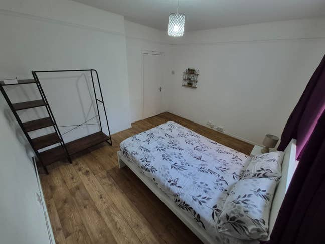 Lovely 2 Bedroom Flat in E1W Main Photo
