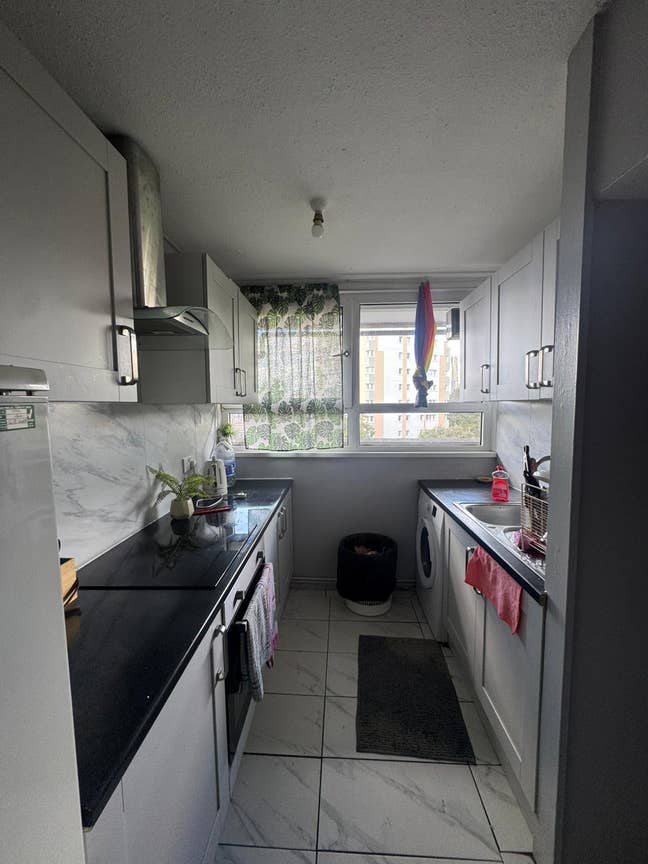 Double room available for rent on Wandsworth Road. Main Photo