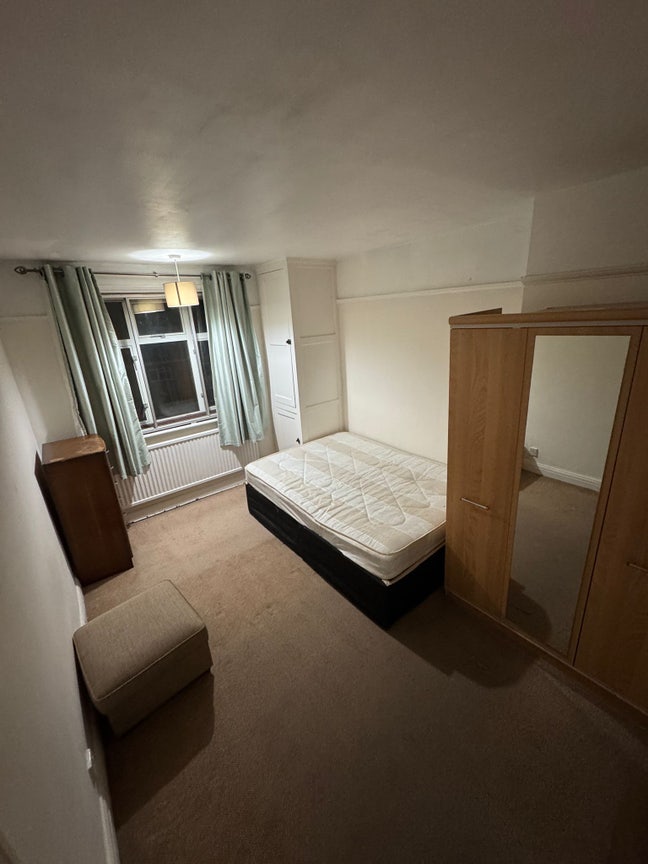 2 Rooms Ideal for Two Friends – Twin Room Options Main Photo