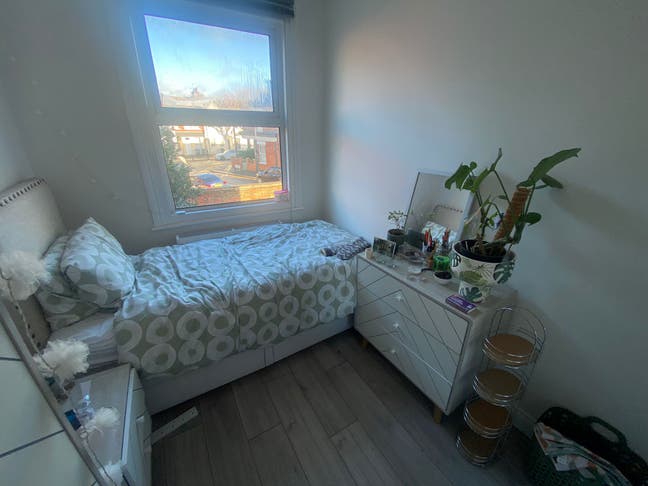 Dollis Hill Room Avaliable Main Photo