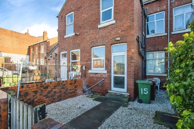 Large Terraced House, Wakefield City Centre Main Photo