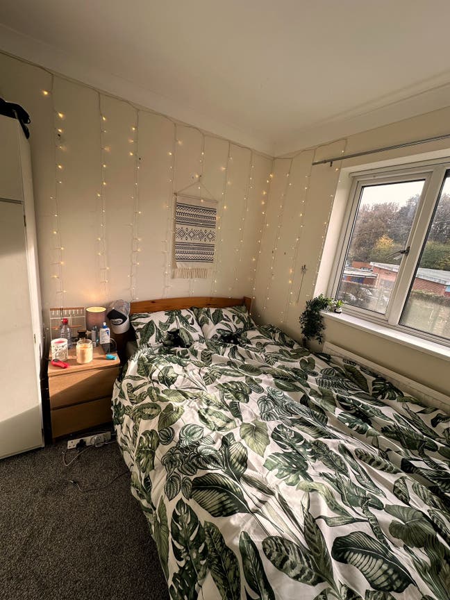 2 Double Rooms in Sociable and Pet Friendly Home Main Photo